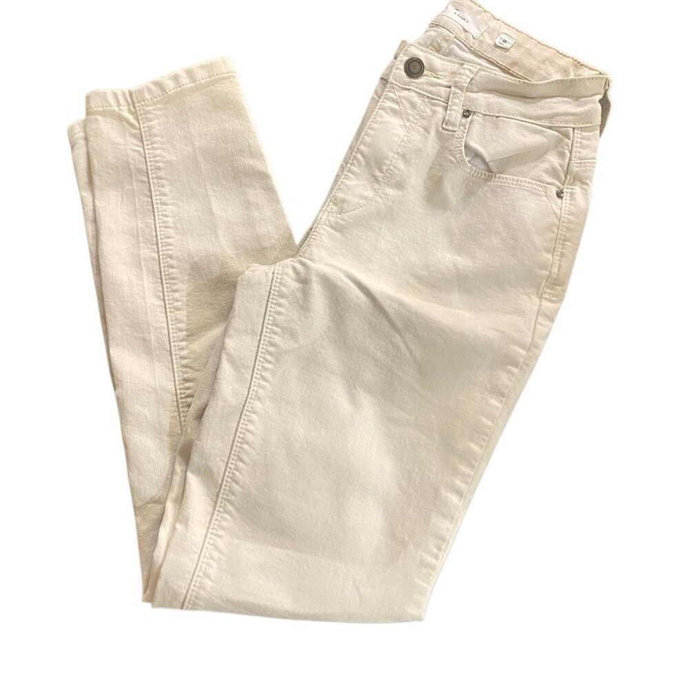 A loves a size 25 skinny jeans creamish white